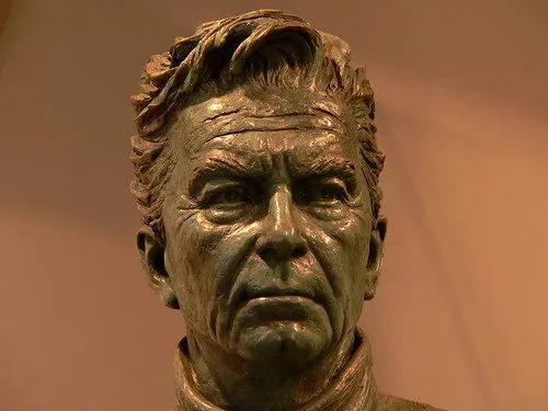 卡拉扬指挥升华之夜,指挥家卡拉扬指挥风格