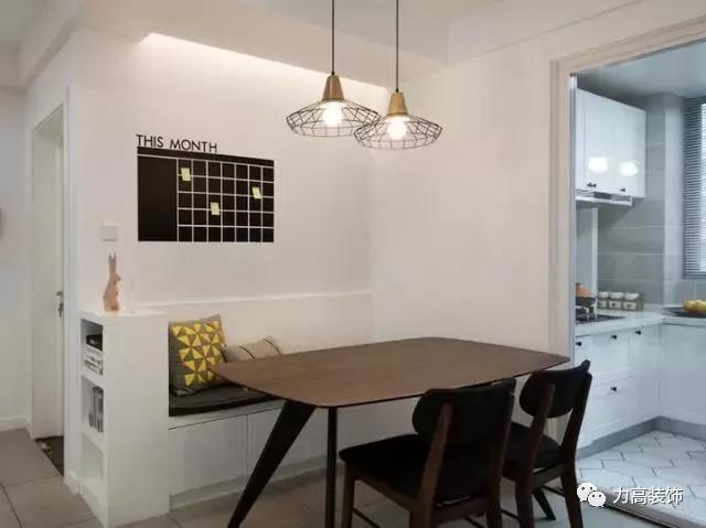 家里人少餐桌买圆还是方,小户型客厅小怎么选餐桌
