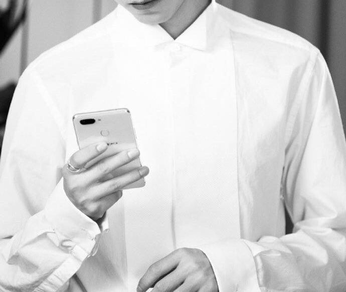 白衬衫在男生身上，为什么会有这么大的魅力？