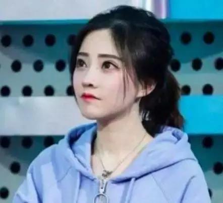 没被央视锤死？整容又离婚？网红转明星？连张艺兴都要替她背锅？