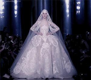 只能是白色？怎么清洗保存？另一种视角看婚纱|张小玉