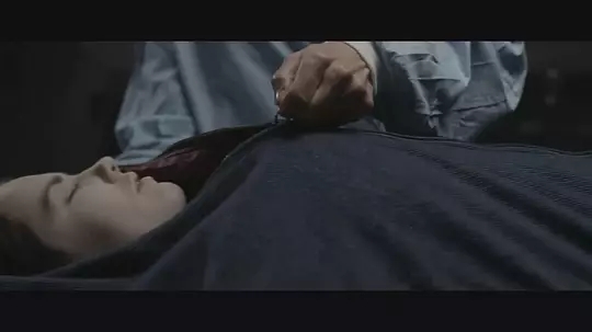 意外变成丧尸的电影,因为一次意外我变成了植物人