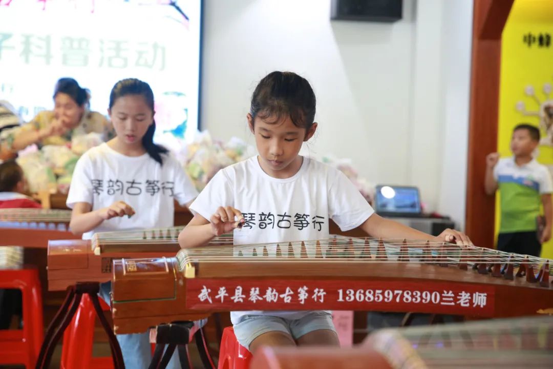 组图：武平县琴韵古筝行六一暨周年庆亲子活动圆满举行