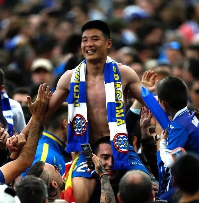 武磊进球关岛,武磊核武器单场斩四球