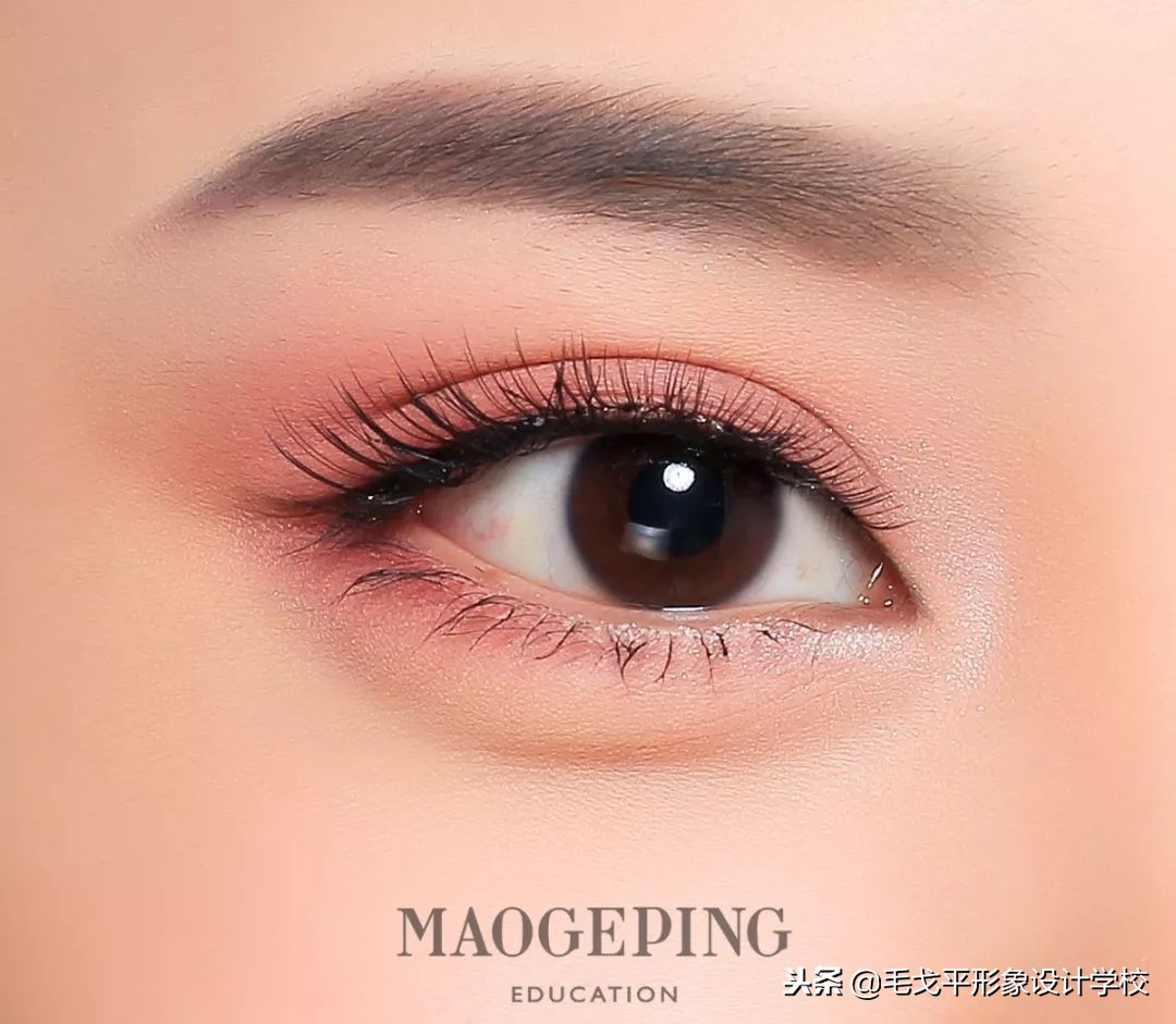 柔和清透的自然眼妆,女团眼妆豆沙蜜桃色