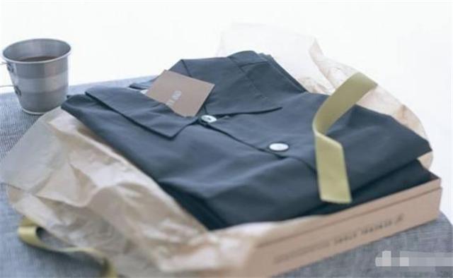 特别脏的衣服如何清洗干净,白衣服脏了怎么洗才能清洗掉