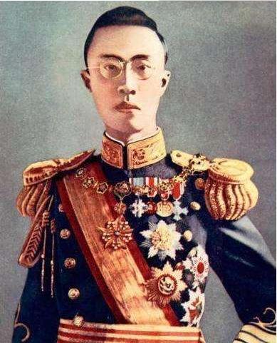 溥仪的日本*用御**挂，10年由校官升至中将，曾称溥仪“我的孩子”
