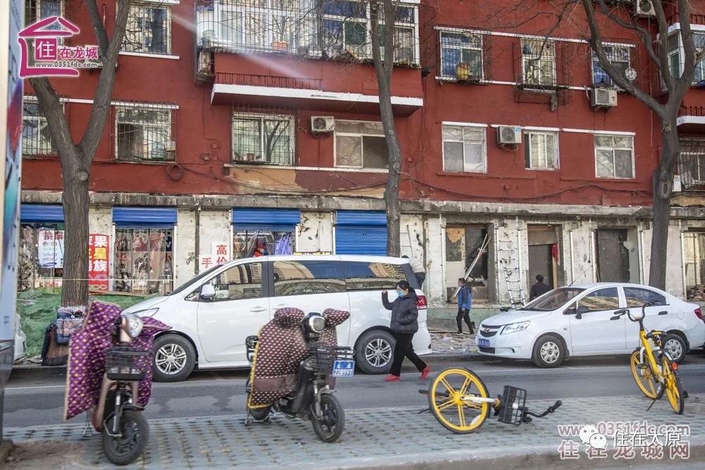 解放路改造两个半月完工过半,解放路进行了几次改造