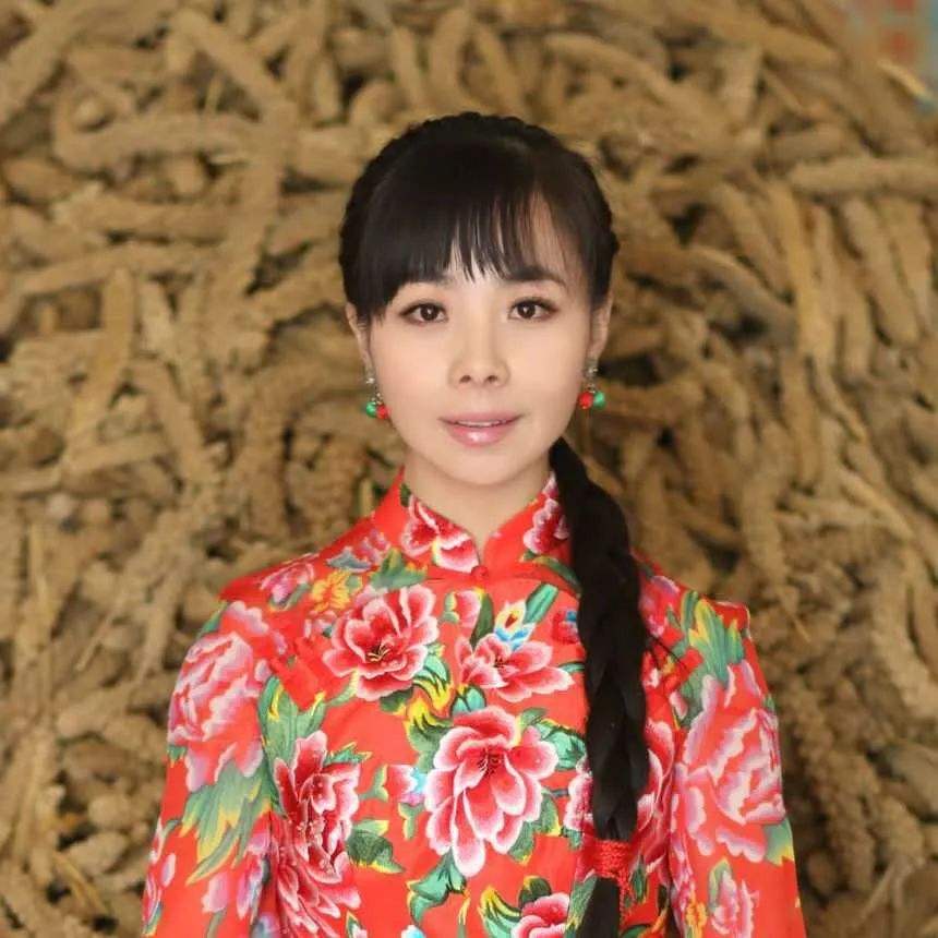 农村土丫头王二妮近照 (旧版的王二妮视频)