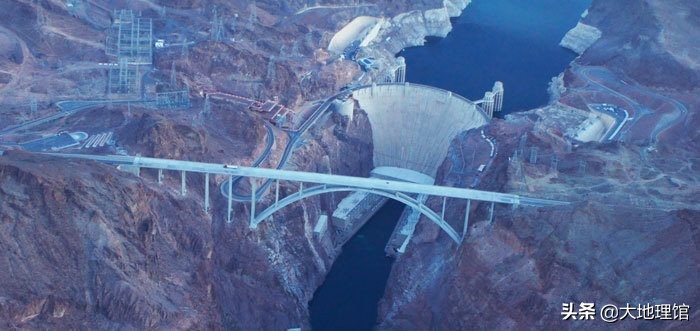 水力发电站三峡大坝,三峡大坝胡佛大坝参数对比