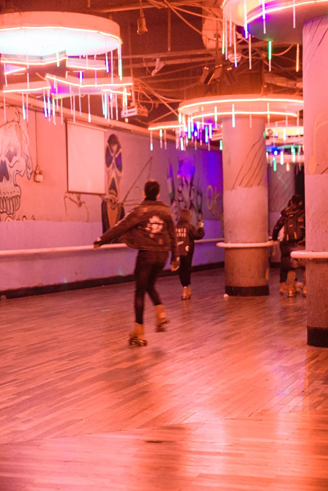 父母约会时，玩得比你野多了