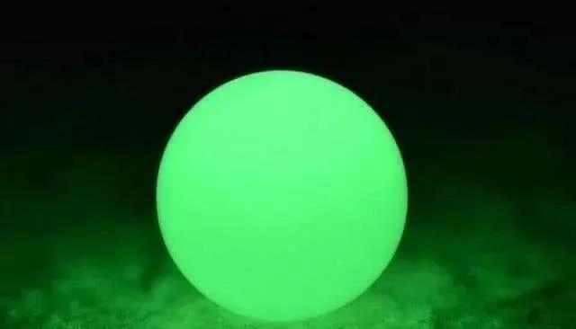 陕西农民挖到六吨重夜明珠,陕西男子挖到夜明珠如今成了路灯