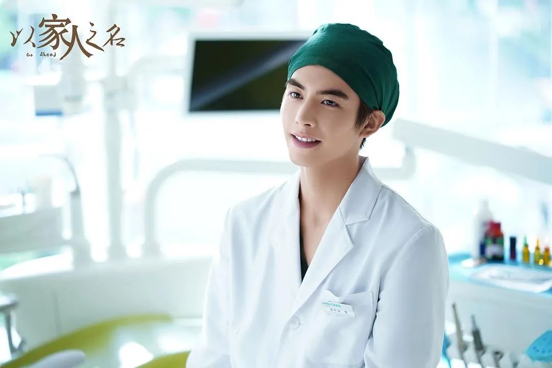 谭松韵是塌鼻子吗,谭松韵鼻子塌吗