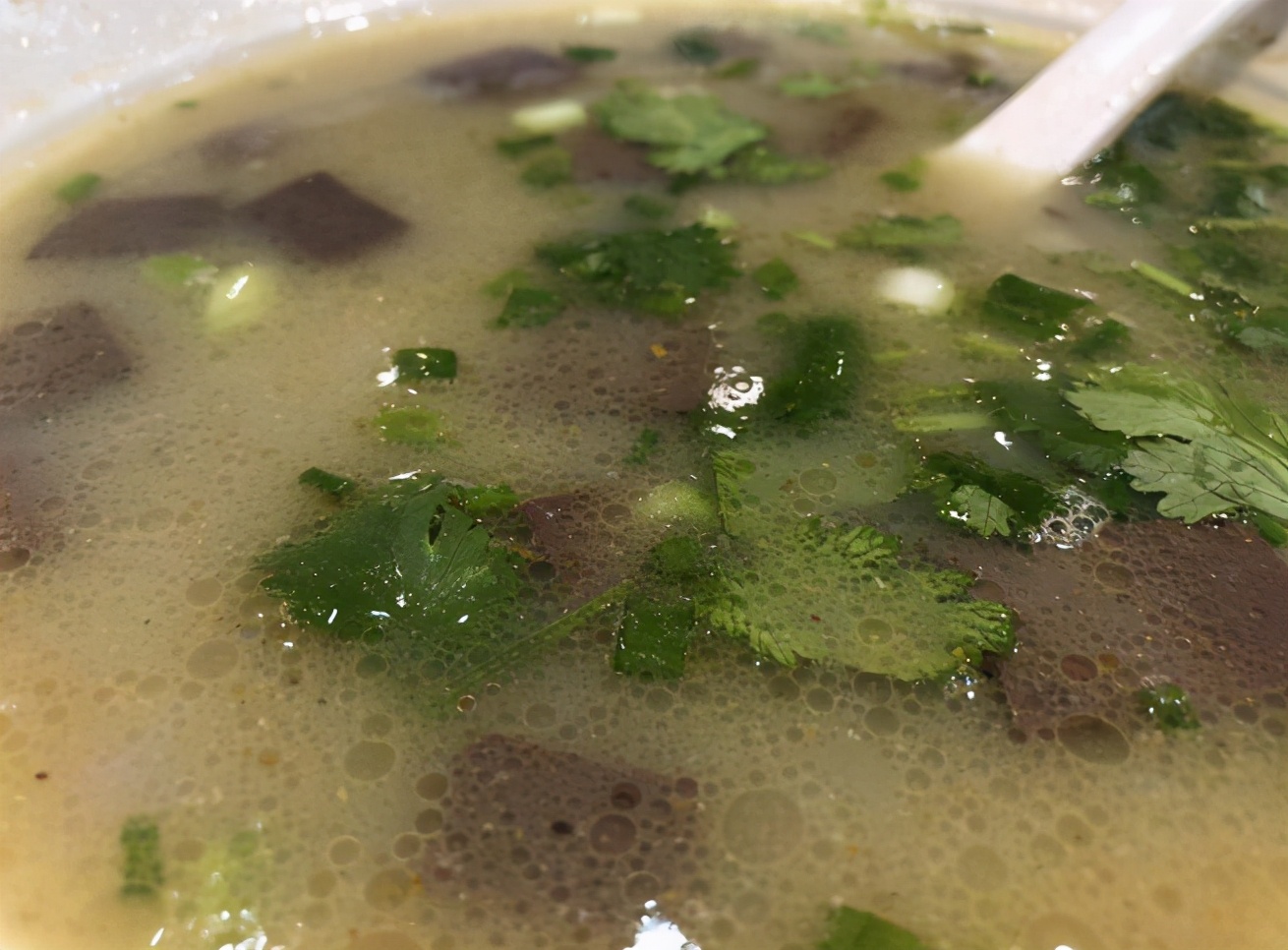 郑州夫妻一碗汤研究10年！限量300碗卖7元，汤鲜肉嫩吃到撑