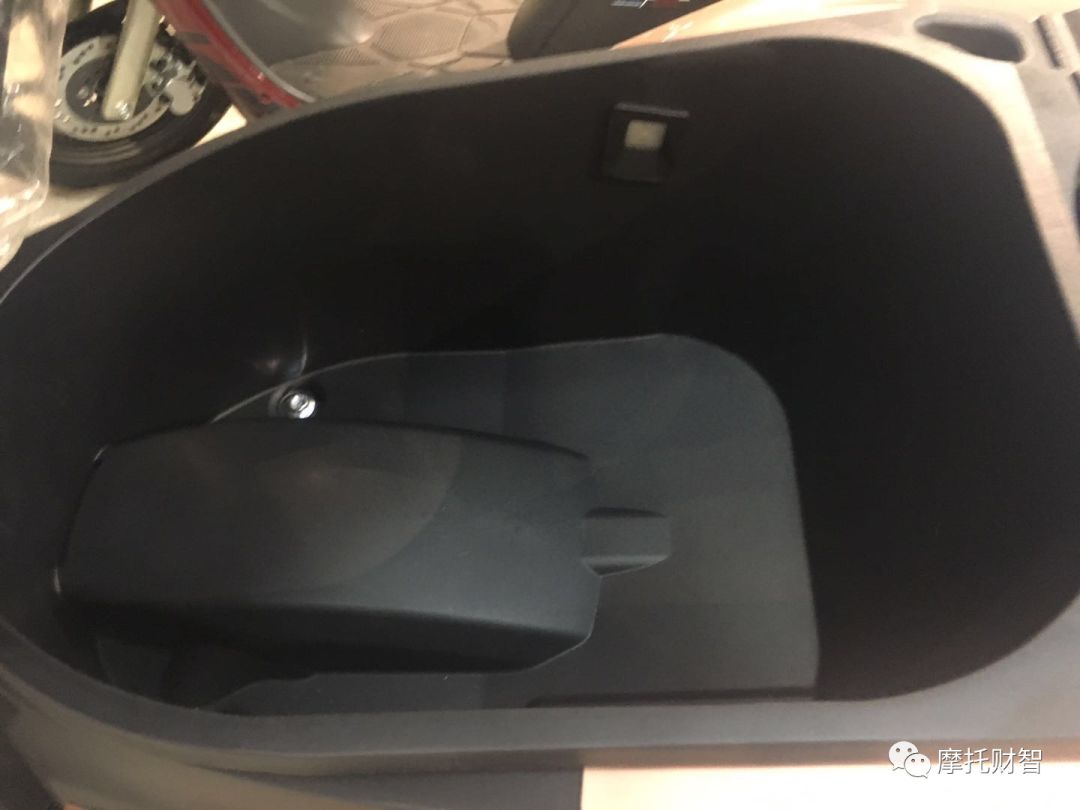 雅马哈巡鹰125跟铃木uy125哪个好,雅马哈巡鹰125和铃木uy125对比