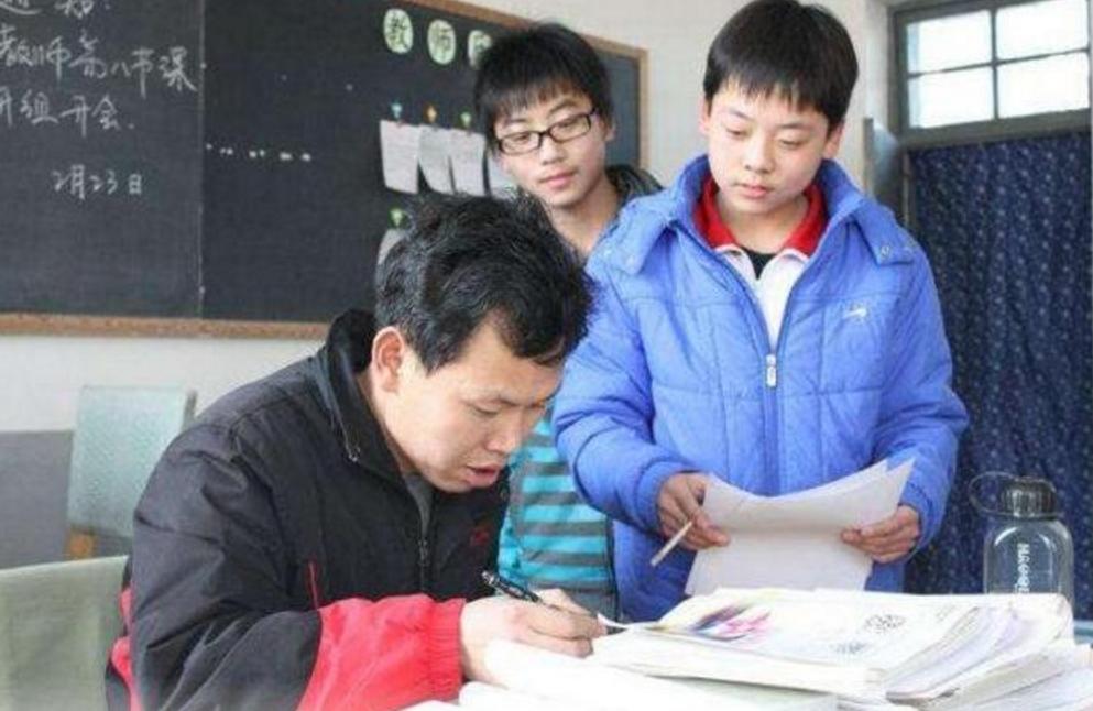 小学老师被人瞧不起,为什么有人瞧不起学渣