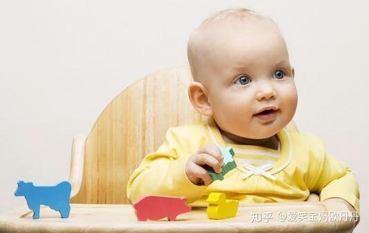 锻炼小婴儿的手指会让宝宝更聪明，妈妈们快抓住这4个阶段练习吧