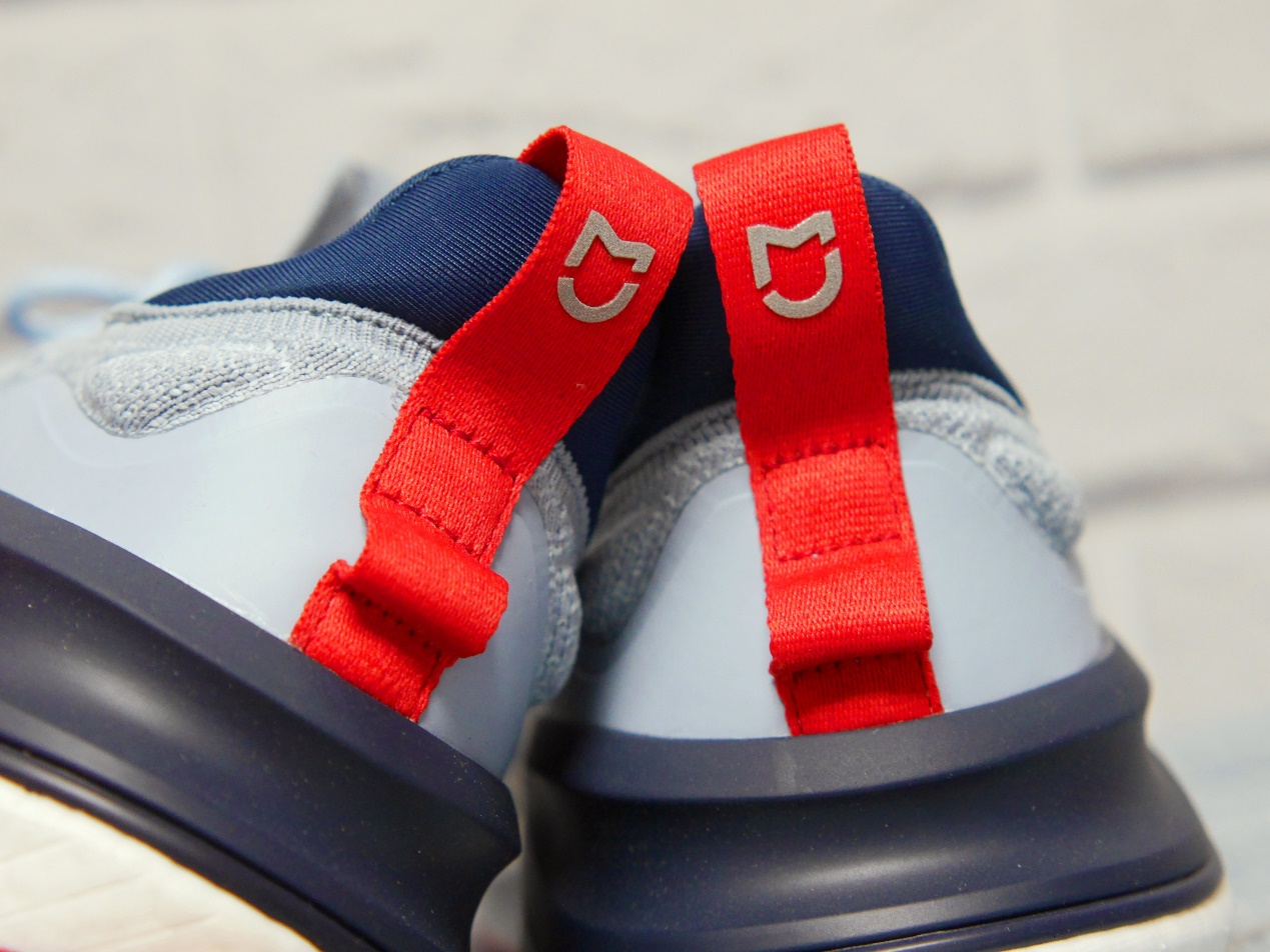 选阿迪达斯还是nike足球鞋,哪款阿迪达斯运动鞋好