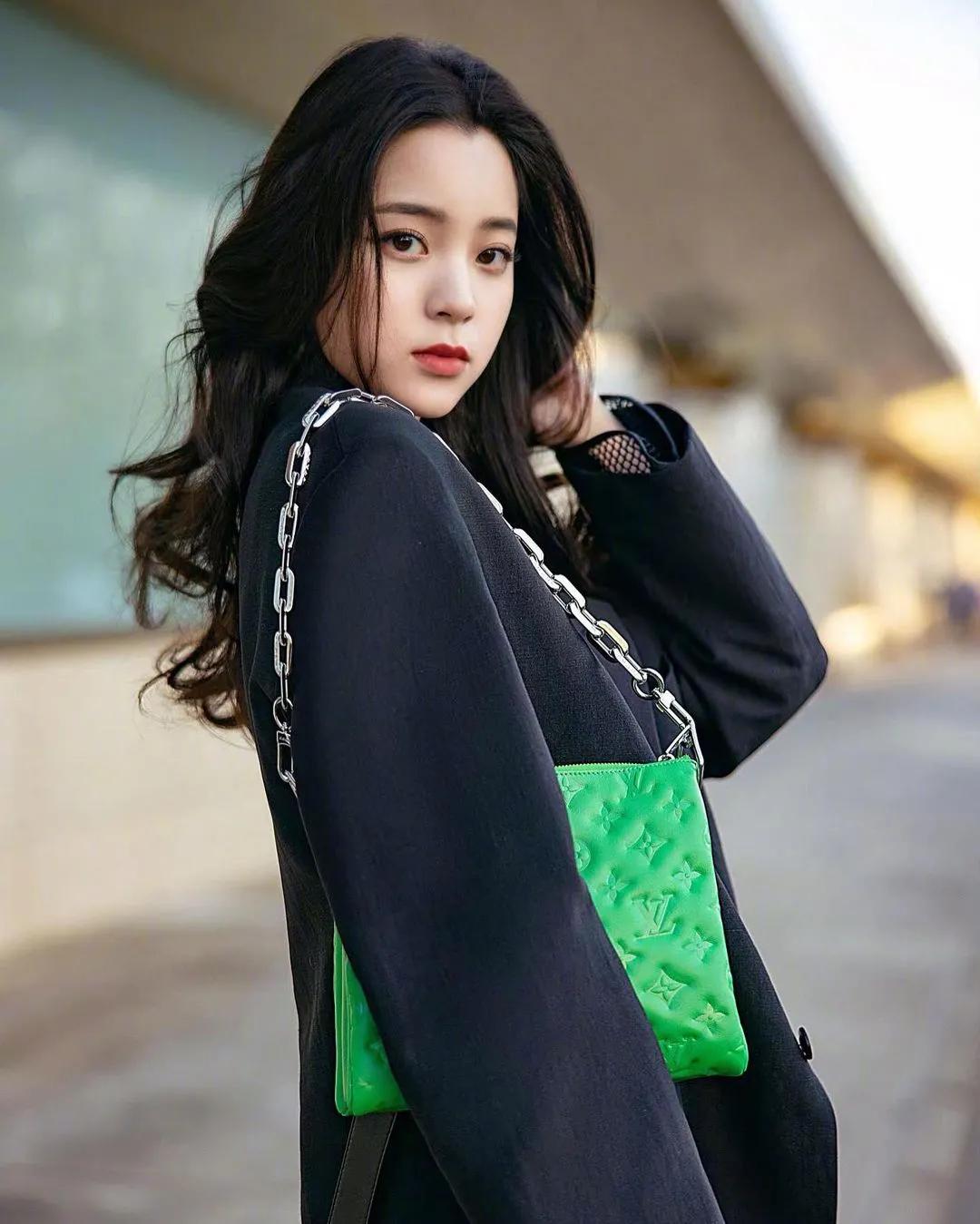 王嘉尔炸裂现场宣美 (王嘉尔宣美最新视频)