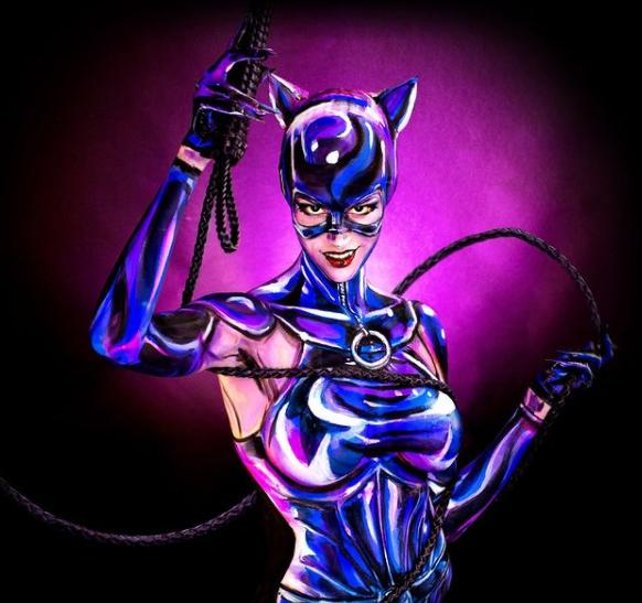 加拿大女孩爱玩人体彩绘，无需特效即把自己变成超级英雄和恶棍