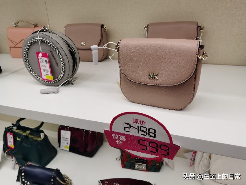 买coach包包现在哪里最合适,买coach香港专柜还是dfs