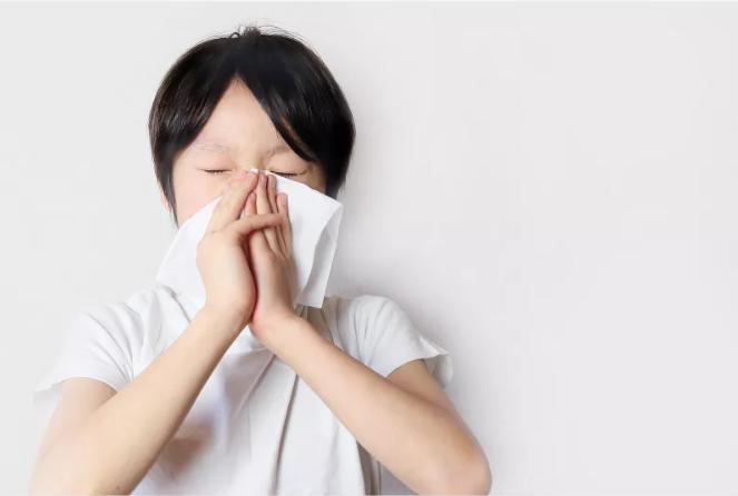 小孩子鼻炎总是流鼻涕是鼻炎吗,孩子流浓鼻涕是感冒还是鼻炎