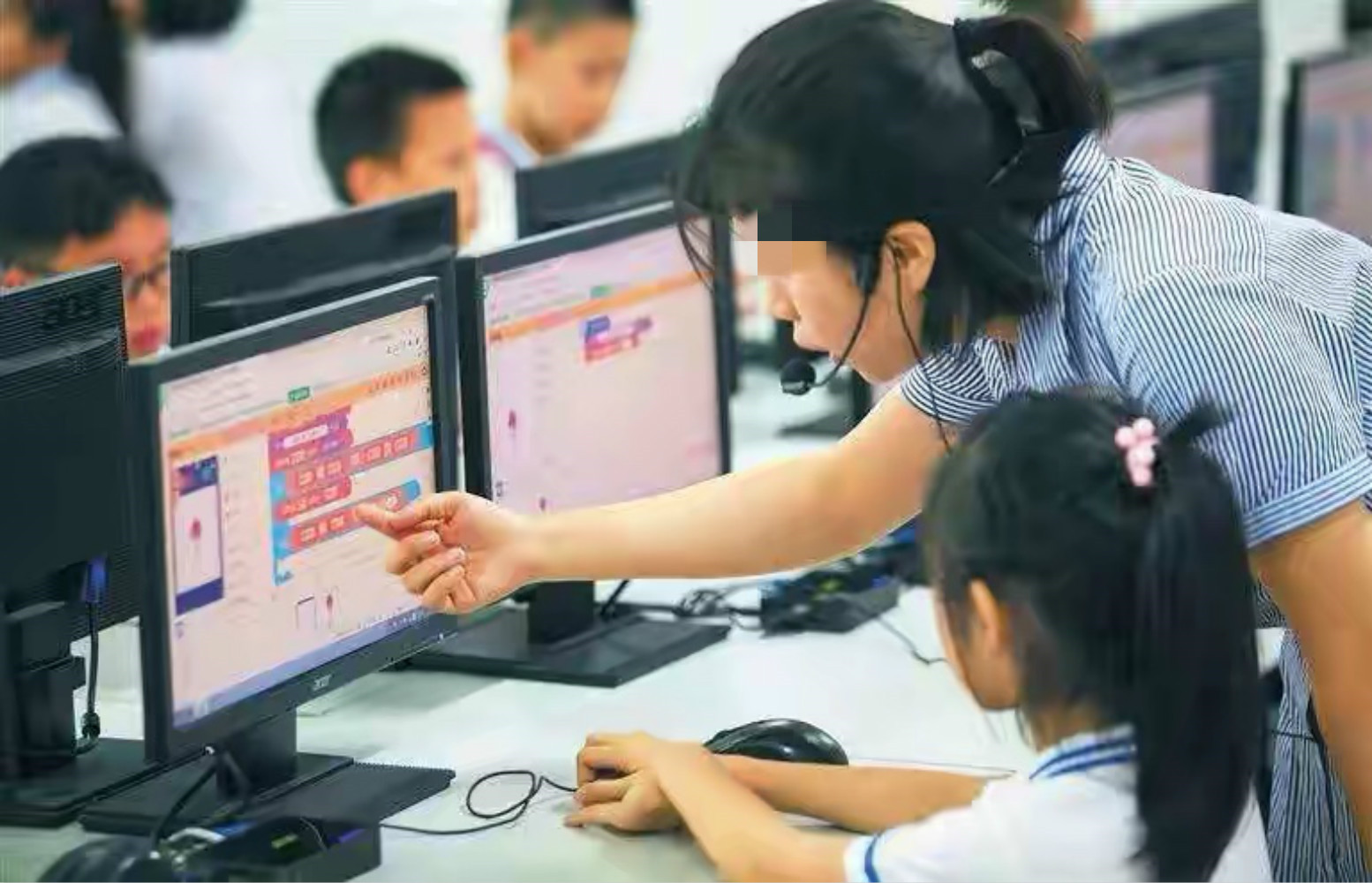 孩子在学校当鸡头还是凤尾比较好,孩子去普通班当鸡头还是进重点班