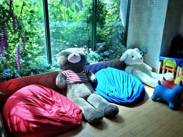 这家酒店有全台唯一「乌龙院主题房」,还能在馆内开赛车