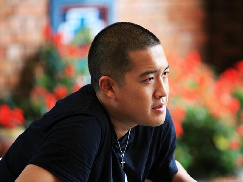 61岁的吕丽萍：嫁过3个男人，离过2次婚，提起张丰毅感到后悔