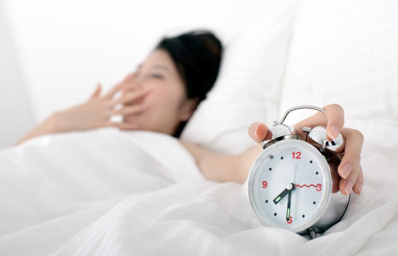 减脂晚上10点饿怎么办,晚上10点多饿了能不能吃饭