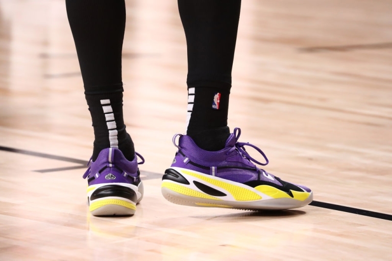 18年东决詹姆斯穿什么球衣 (老詹2020总决赛穿的啥鞋)