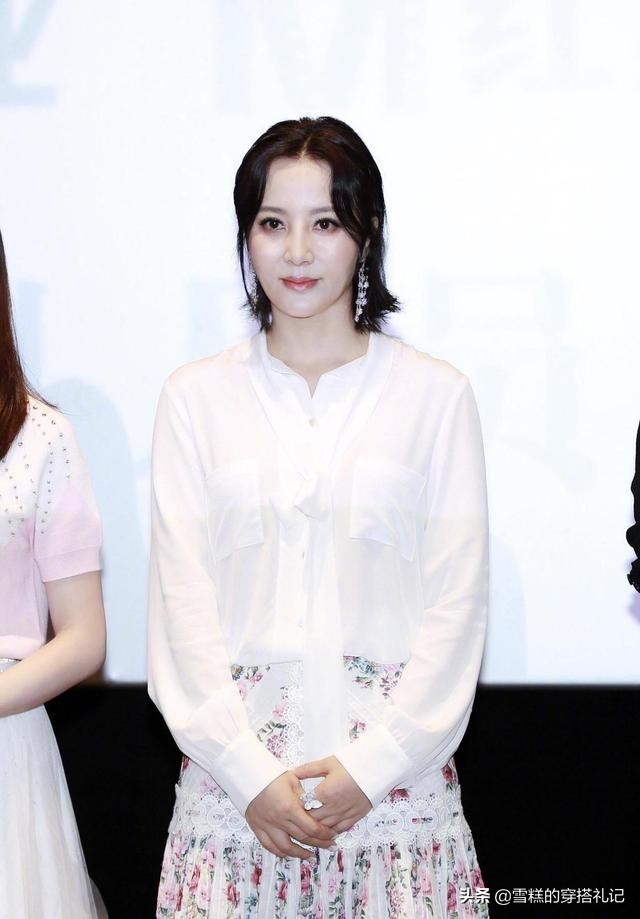 适合发量少的45岁的短发,长卷发和短发哪个更减龄