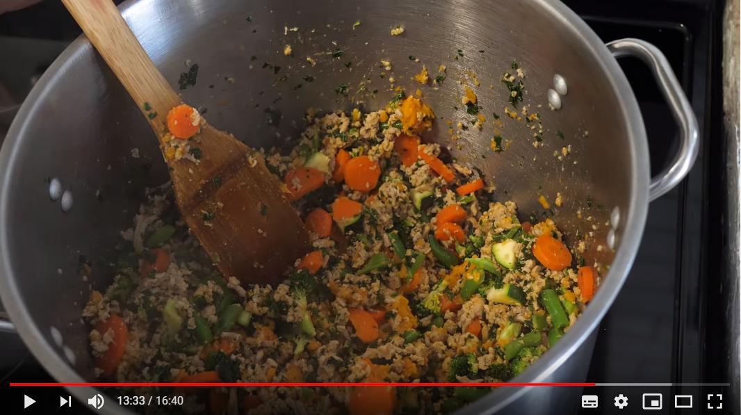 让狗狗便便黑又亮自制狗粮秘诀,自制狗狗去泪痕狗粮