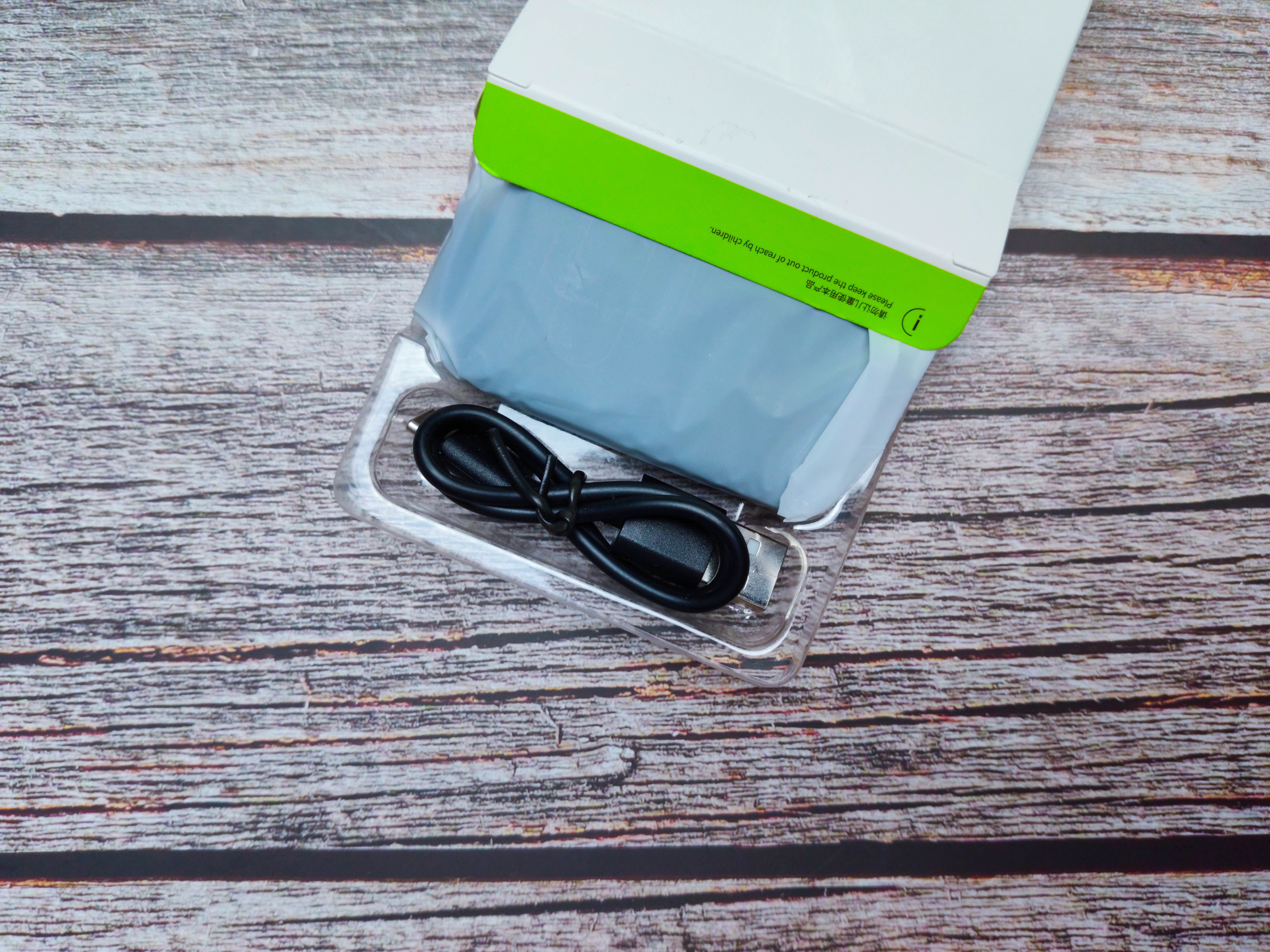 轻巧携带充电宝,邦克仕和蓝猩磁吸充电宝对比