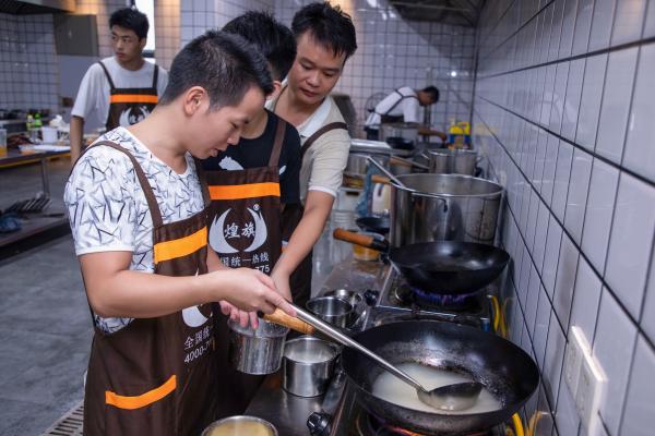 梦想起航，奋勇向前，煌旗第一届精英班圆满落幕