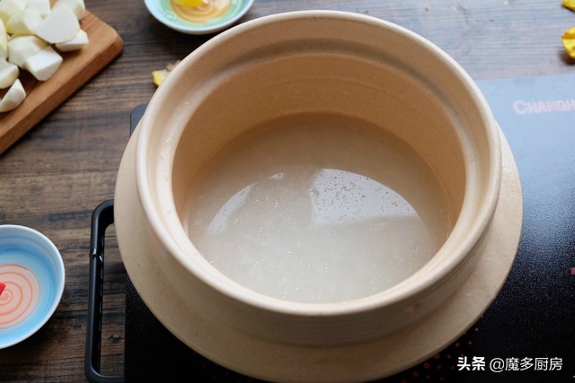 煲仔饭为什么比平常饭店好吃,在家最简单煲仔饭制作方法