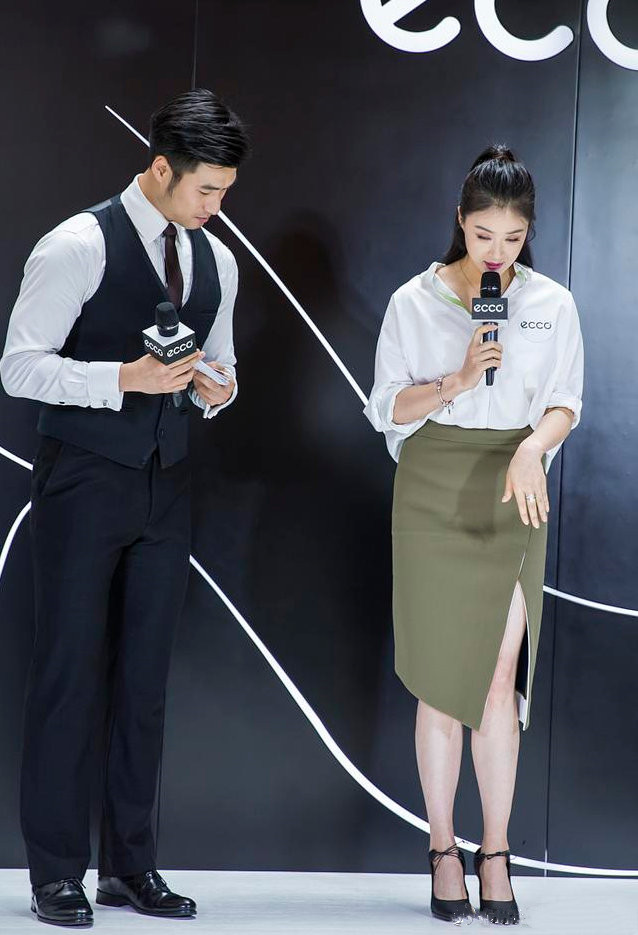 蒋欣穿高腰长裙 (蒋欣穿大宽衣裙气质亮相)