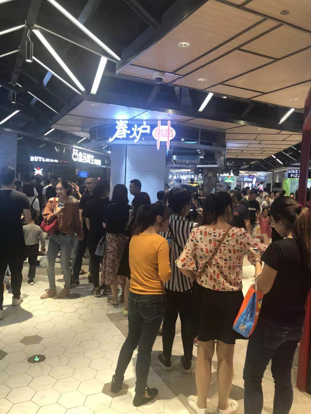 18平小店月销1800万营销方案,18平服装店一年收入