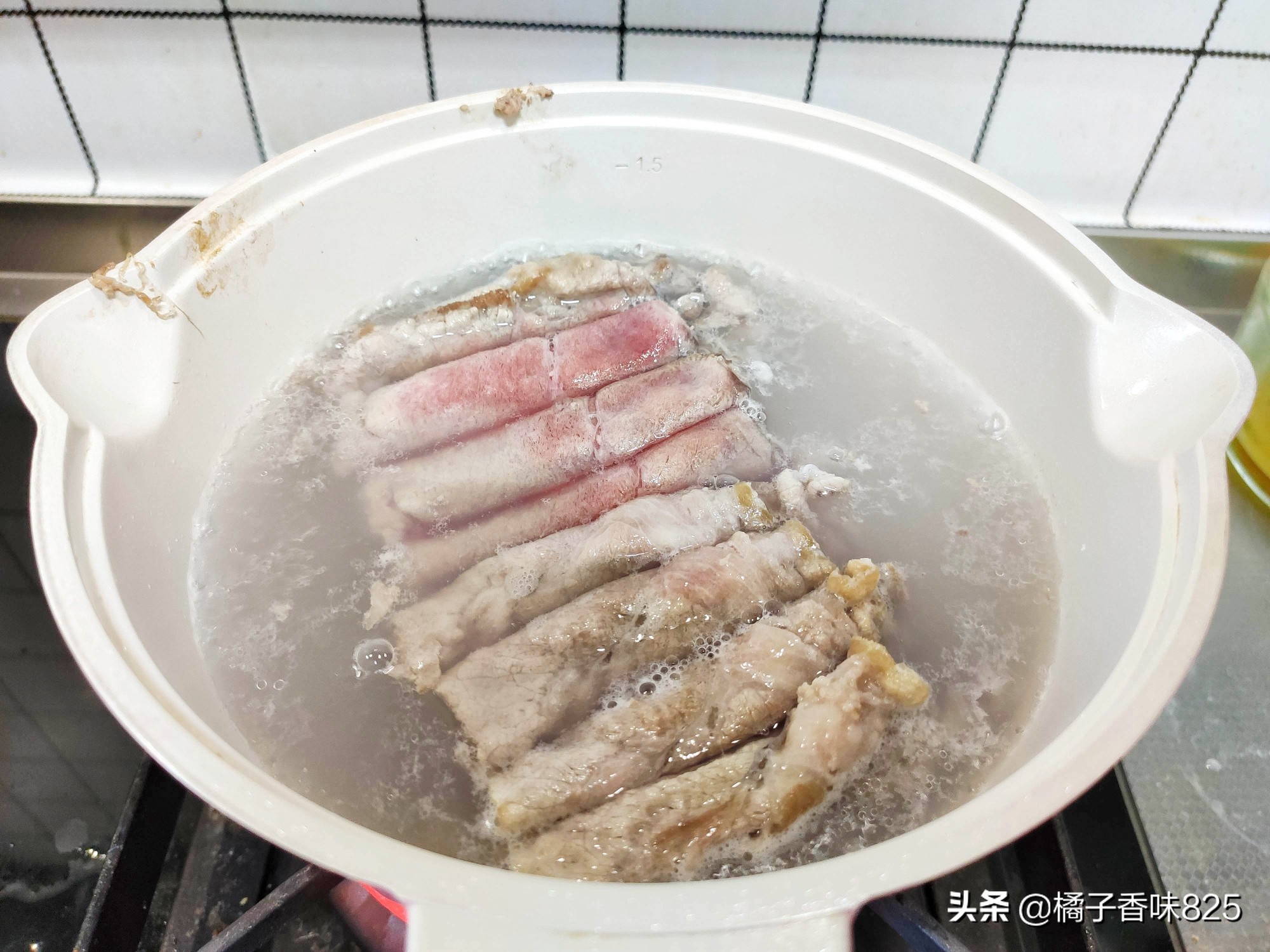 家庭版锡纸肥牛金针菇的做法,不加一滴水的金针菇肥牛