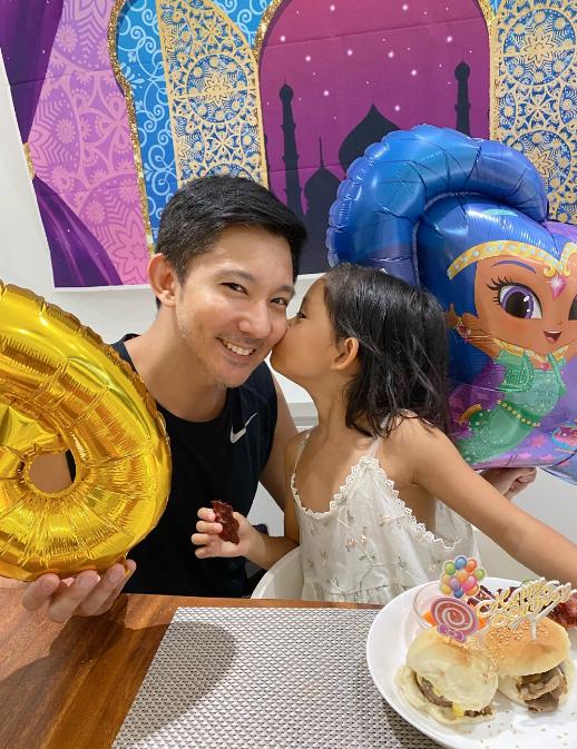 张萌被3岁女儿*力暴**戳伤鼻子，皮掀起来一块疼哭，在线求祛疤妙招