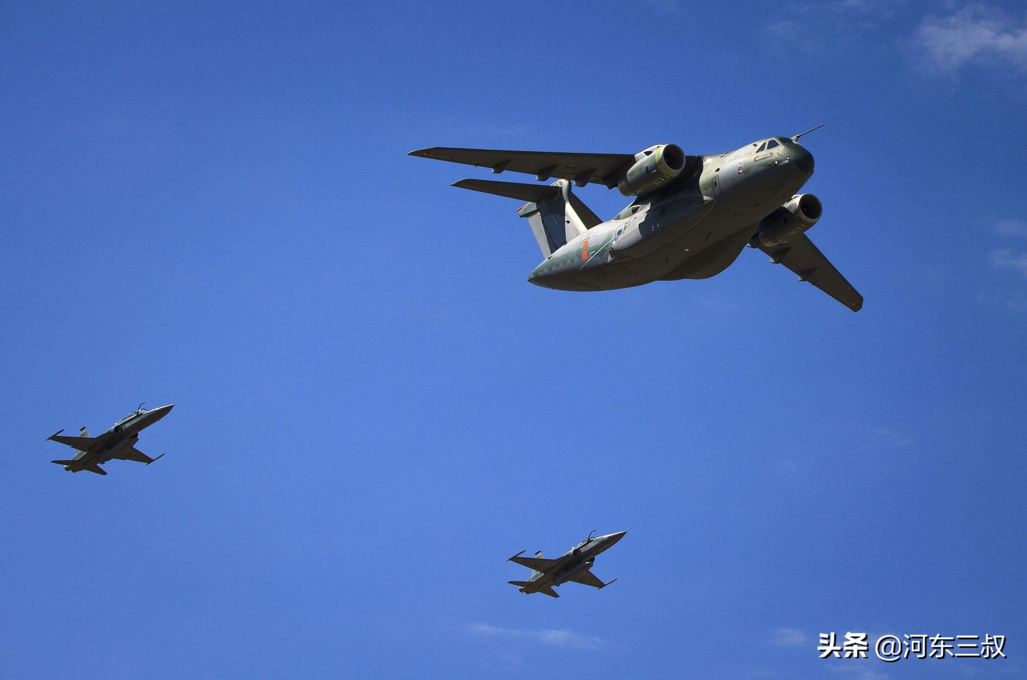 巴西kc390运输机下机,巴西kc390运输机运载能力