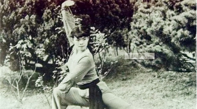 女飞贼宋莲萍拜高僧为师轻功了得,70年代国内第一女飞贼