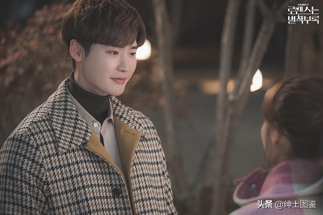 韩剧李钟硕穿搭高领,李钟硕黑色高领毛衣