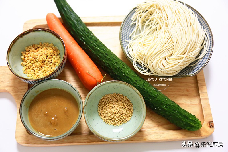 天热不想做饭那就来碗凉面,天热吃碗凉面清爽可口