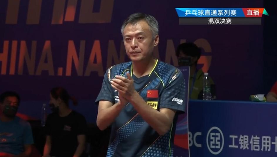 秦志戬许昕马龙张继科领奖,秦志戬许昕催泪