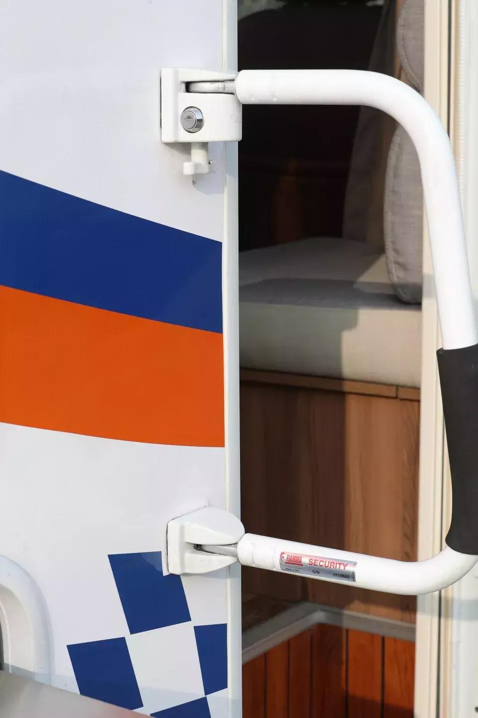 骏驰雷霆一号房车,骏驰房车直播间