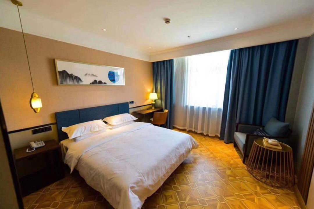 光是在芯片和驱动的配置上，煜朗灯具赢了