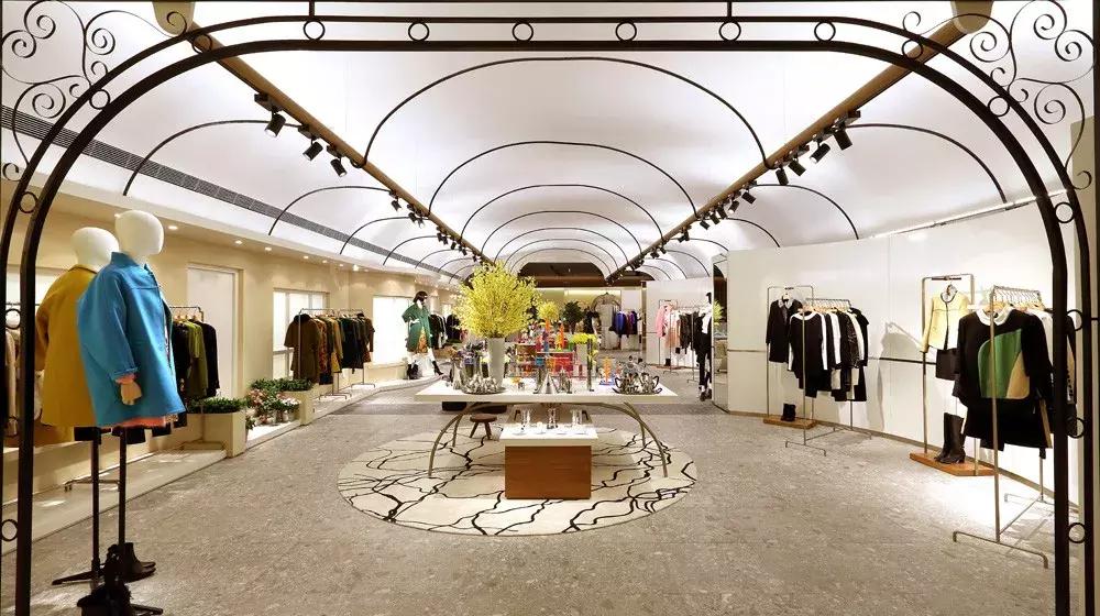 国产女装黑马，5000一件还遭疯抢！全凭这点做得好！