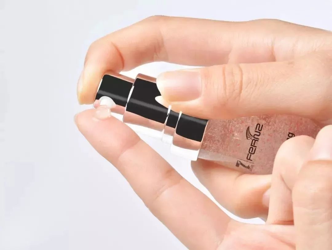 何洁越来越年轻,何洁穿衣又换新造型