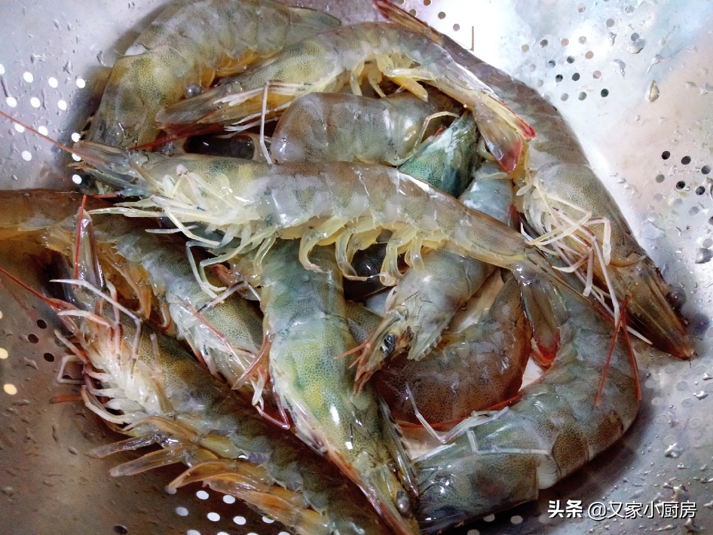 水煮虾是要热水下锅还是冷水下锅,正宗水煮虾的做法是热水还是冷水